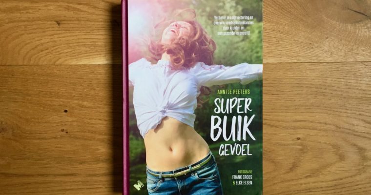 Review Superbuikgevoel – Anntje Peeters